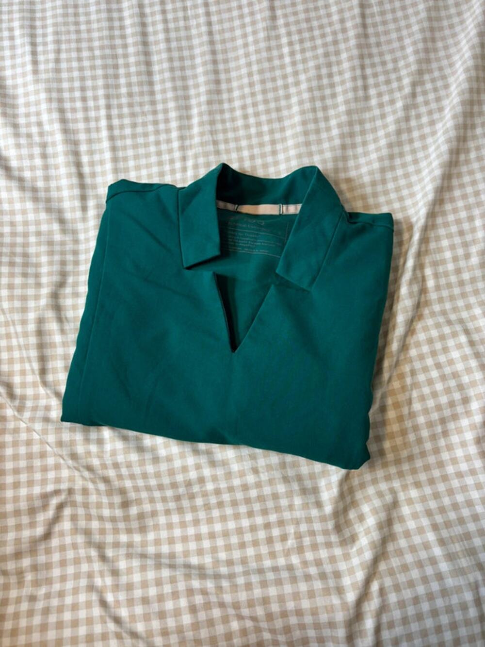 Figs Inala Slim Scrub Top in Hunter Green